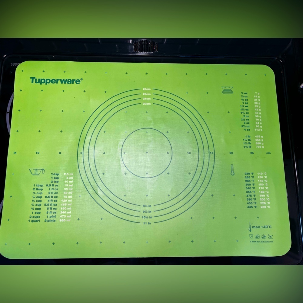 Tupperware Pastry Mat Baking Mat, Non-Slip Dough Rolling Mat with Measurements